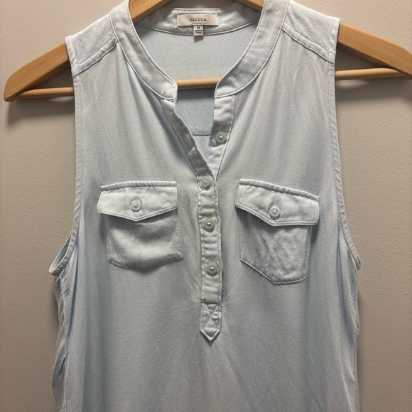 Aritzia TALULA Sleeveless Button Detail Shirt
Blouse baby blue - Picture 3 of 5